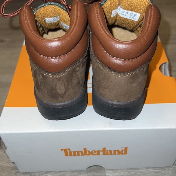 Timberland 6 inch Field Boots Toddler Size 9 Unisex - Picture 4 of 8